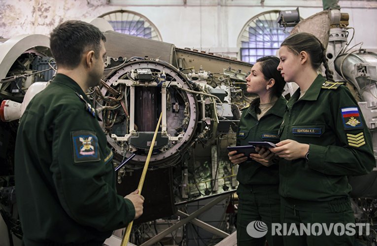 Учебные занятия с девушками-курсантами Военно-космической академии в Санкт-Петербурге Учебные занятия с девушками-курсантами Военно-космической академии в Санкт-Петербурге