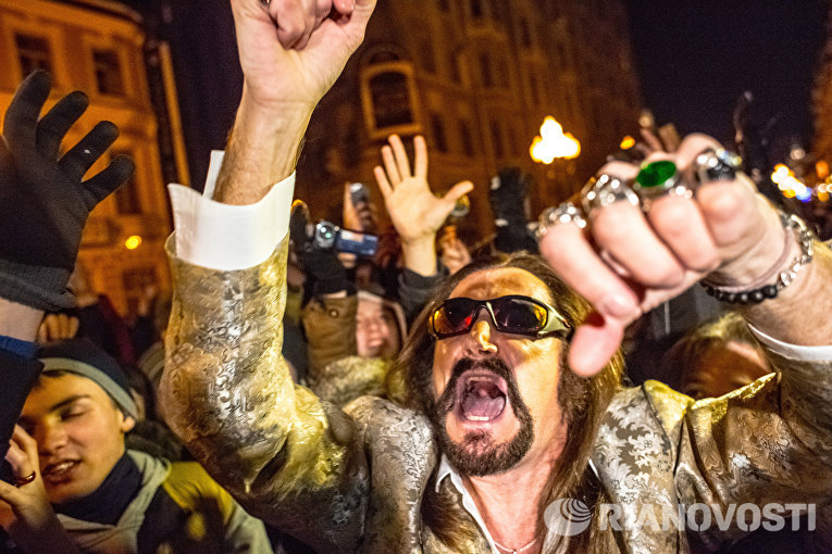 Актер и певец Никита Джигурда вместе с поклонниками станцевал Harlem Shake на Старом Арбате Актер и певец Никита Джигурда вместе с поклонниками станцевал Harlem Shake на Старом Арбате