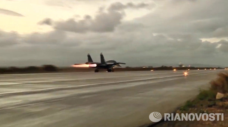 Вылет первой группы самолетов ВКС России с авиабазы Хмеймим в пункты постоянного базирования на территории России Вылет первой группы самолетов ВКС России с авиабазы Хмеймим в пункты постоянного базирования на территории России