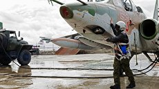 Подготовка к вылету самолетов ВКС России на авиабазе Хмеймим в Сирии. Архивное фото Подготовка к вылету самолетов ВКС России на авиабазе Хмеймим в Сирии. Архивное фото