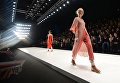 Модели демонстрируют одежду из новой коллекции дизайнера KSENIASERAYA в рамках Mercedes-Benz Fashion Week Russia в ЦВЗ Манеж Модели демонстрируют одежду из новой коллекции дизайнера KSENIASERAYA в рамках Mercedes-Benz Fashion Week Russia в ЦВЗ Манеж