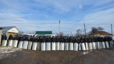 Сотрудники правоохранительных органов в поселке Плеханово в Тульской области Сотрудники правоохранительных органов в поселке Плеханово в Тульской области
