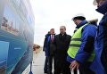 Президент России Владимир Путин во время посещения строительной площадки транспортного перехода через Керченский пролив на острове Тузла Президент России Владимир Путин во время посещения строительной площадки транспортного перехода через Керченский пролив на острове Тузла