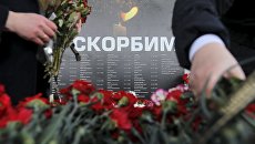 Цветы и свечи в память о жертвах авиакатастрофы самолета Boeing-737-800 в Ростове-на-Дону Цветы и свечи в память о жертвах авиакатастрофы самолета Boeing-737-800 в Ростове-на-Дону