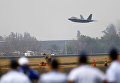 Истребитель ВВС США F-22 Raptor во время выступления на международном аэрокосмическом салоне Латинской Америки FIDAE в аэропорту Сантьяго Истребитель ВВС США F-22 Raptor во время выступления на международном аэрокосмическом салоне Латинской Америки FIDAE в аэропорту Сантьяго