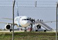 Самолет A320 компании EgyptAir в аэропорту Ларнаки, Кипр Самолет A320 компании EgyptAir в аэропорту Ларнаки, Кипр