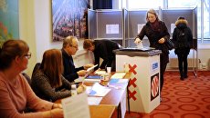 Избиратели во время голосования об ассоциации Украины с ЕС в Амстердаме. Архивное фото Избиратели во время голосования об ассоциации Украины с ЕС в Амстердаме. Архивное фото