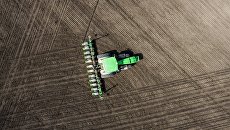 Полевые работы в станице Новомышастовская Краснодарского края. Архивное фото Полевые работы в станице Новомышастовская Краснодарского края. Архивное фото