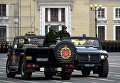 Военнослужащие во время репетиции пешей части военного парада Победы на Дворцовой площади в Санкт-Петербурге Военнослужащие во время репетиции пешей части военного парада Победы на Дворцовой площади в Санкт-Петербурге