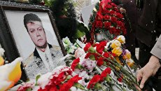 Цветы возле портрета погибшего подполковника Олега Пешкова во время прощания с ним в Липецке. Архивное фото Цветы возле портрета погибшего подполковника Олега Пешкова во время прощания с ним в Липецке. Архивное фото