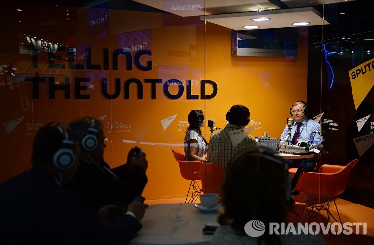 Сергей Степашин в студии радио Sputnik на XIX Петербургском международном экономическом форуме Сергей Степашин в студии радио Sputnik на XIX Петербургском международном экономическом форуме