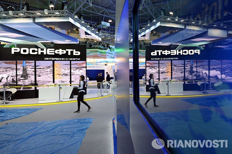 Павильон компании Роснефть перед открытием Петербургского международного экономического форума 2015 Павильон компании Роснефть перед открытием Петербургского международного экономического форума 2015