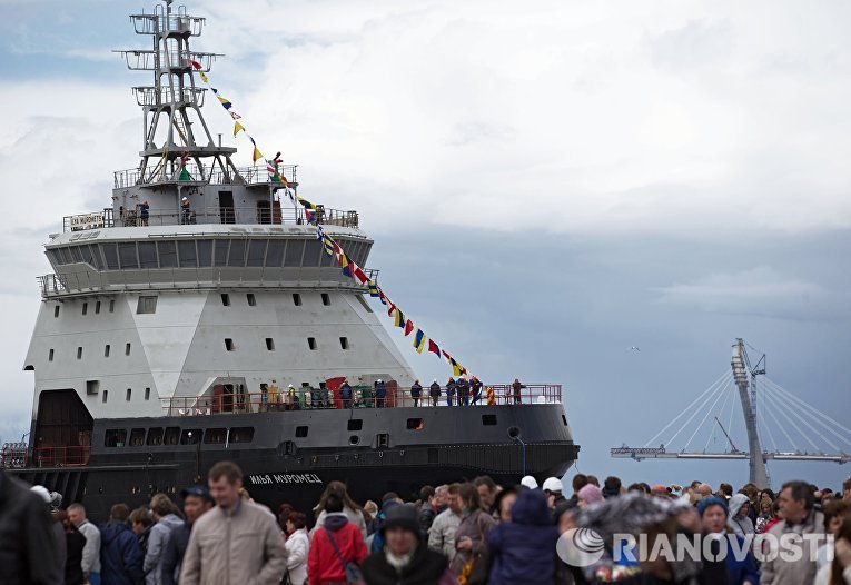 С палубы ледокола «Илья Муромец» отработали около 150 посадок и взлетов С палубы ледокола «Илья Муромец» отработали около 150 посадок и взлетов