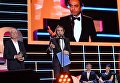 Актер Сергей Гармаш и участник жюри основного конкурса, продюсер Джахонгир Файзиев на церемонии закрытия 27-го Открытого российского кинофестиваля Кинотавр Актер Сергей Гармаш и участник жюри основного конкурса, продюсер Джахонгир Файзиев на церемонии закрытия 27-го Открытого российского кинофестиваля Кинотавр