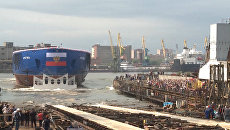 Новый ледокол Арктика под патриотическую музыку спустили на воду в Петербурге Новый ледокол Арктика под патриотическую музыку спустили на воду в Петербурге