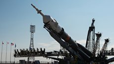 Установка ракеты-носителя на стартовую площадку космодрома Байконур. Архивное фото Установка ракеты-носителя на стартовую площадку космодрома Байконур. Архивное фото