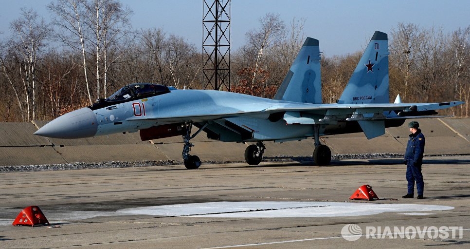 Истребитель Су-35С после приземления в истребительном авиационном полку на аэродроме Центральная Угловая в Приморском крае Истребитель Су-35С после приземления в истребительном авиационном полку на аэродроме Центральная Угловая в Приморском крае