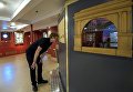 Посетитель на крейсере Аврора, открывшемся после реставрации Посетитель на крейсере Аврора, открывшемся после реставрации
