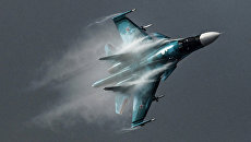 Самолет Су-34 во время выступления на Международном авиационно-космическом салоне МАКС-2015 Самолет Су-34 во время выступления на Международном авиационно-космическом салоне МАКС-2015