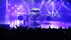 Церемония выкатки магистрального самолета МС-21-300 на Иркутском авиационном заводе корпорации Иркут. Архивное фото Церемония выкатки магистрального самолета МС-21-300 на Иркутском авиационном заводе корпорации Иркут. Архивное фото