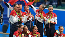 Спортсменки сборной России, завоевавшие золотые медали в произвольной программе групповых соревнований по синхронному плаванию на XXXI летних Олимпийских играх Спортсменки сборной России, завоевавшие золотые медали в произвольной программе групповых соревнований по синхронному плаванию на XXXI летних Олимпийских играх