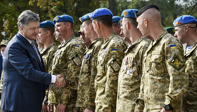 Порошенко объявил демобилизацию