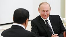 Президент РФ Владимир Путин (справа) и король Бахрейна Хамад бен Иса Аль Халифа во время встречи в Кремле. 6 сентября 2016 Президент РФ Владимир Путин (справа) и король Бахрейна Хамад бен Иса Аль Халифа во время встречи в Кремле. 6 сентября 2016