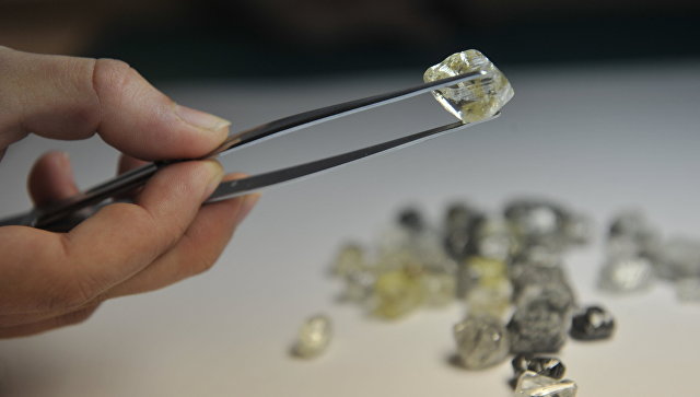АЛРОСА сократила добычу алмазов в 2016 году