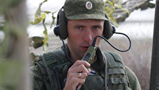 Российский военнослужащий выходит на связь. Архивное фото Российский военнослужащий выходит на связь. Архивное фото