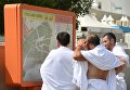 Паломники у информационного стенда в палаточном лагере в Мине Паломники у информационного стенда в палаточном лагере в Мине