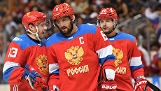 Игроки сборной России Павел Дацюк, Александр Овечкин и Андрей Марков в матче Кубка мира по хоккею между сборными командами Швеции и России. Игроки сборной России Павел Дацюк, Александр Овечкин и Андрей Марков в матче Кубка мира по хоккею между сборными командами Швеции и России.
