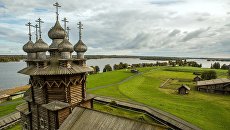 Церковь Покрова Богородицы на территории государственного историко-архитектурного и этнографического музея-заповедника Кижи в Карелии Церковь Покрова Богородицы на территории государственного историко-архитектурного и этнографического музея-заповедника Кижи в Карелии