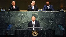 Президент России Владимир Путин (на первом плане) во время выступления на пленарном заседании 70-й сессии Генеральной Ассамблеи ООН в Нью-Йорке Президент России Владимир Путин (на первом плане) во время выступления на пленарном заседании 70-й сессии Генеральной Ассамблеи ООН в Нью-Йорке