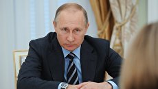 Владимир Путин во время встречи с председателем Центральной избирательной комиссии Эллой Памфиловой и членами ЦИК. 23 сентября 2016 Владимир Путин во время встречи с председателем Центральной избирательной комиссии Эллой Памфиловой и членами ЦИК. 23 сентября 2016