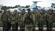 Военнослужащие после марш-броска на аэродром Дягилево в ходе учений ВДВ в Рязанской области. Архивное фото Военнослужащие после марш-броска на аэродром Дягилево в ходе учений ВДВ в Рязанской области. Архивное фото