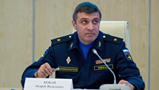 Начальник радиотехнических войск Воздушно-космических сил РФ, генерал-майор Андрей Кобан во время брифинга министерства обороны РФ и представителей ВПК о первичных радиолокационных данных в районе крушения Boeing 777 в Донецкой области. 26 сентября 2016 Начальник радиотехнических войск Воздушно-космических сил РФ, генерал-майор Андрей Кобан во время брифинга министерства обороны РФ и представителей ВПК о первичных радиолокационных данных в районе крушения Boeing 777 в Донецкой области. 26 сентября 2016