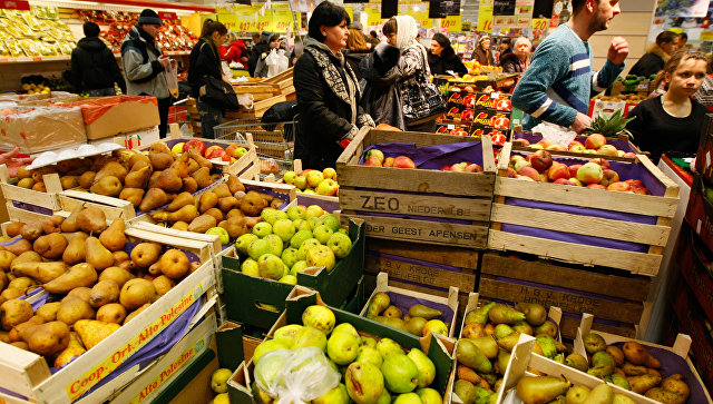 Россия запретила реэкспорт фруктов через Белоруссию