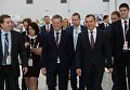 Заместитель председателя правительства РФ Дмитрий Козак (в центре) на международном инвестиционном форуме Сочи 2016 Заместитель председателя правительства РФ Дмитрий Козак (в центре) на международном инвестиционном форуме Сочи 2016