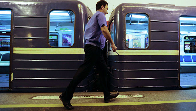 В Петербурге у нового метропоезда в первый день работы сломались двери