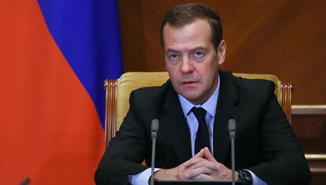 Медведев: все соцобязательства будут исполнены, несмотря на ситуацию