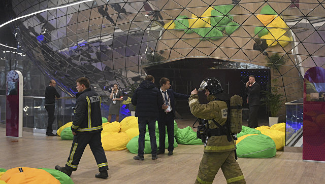 Медведева эвакуировали из зала в Сколково