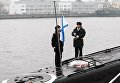 Поднятие Андреевского флага на церемонии передачи ВМФ РФ дизель-электрической подводной лодки Великий Новгород в Санкт-Петербурге Поднятие Андреевского флага на церемонии передачи ВМФ РФ дизель-электрической подводной лодки Великий Новгород в Санкт-Петербурге