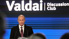 Президент РФ Владимир Путин выступает на итоговой пленарной сессии XIII ежегодного заседания Международного дискуссионного клуба Валдай в Сочи. 27 октября 2016 Президент РФ Владимир Путин выступает на итоговой пленарной сессии XIII ежегодного заседания Международного дискуссионного клуба Валдай в Сочи. 27 октября 2016
