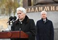 Наталия Солженицына выступает на церемонии открытия памятника князю Владимиру на Боровицкой площади в Москве Наталия Солженицына выступает на церемонии открытия памятника князю Владимиру на Боровицкой площади в Москве
