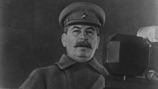 Иосиф Сталин выступает с речью на военном параде на Красной площади 7 ноября 1941 года. Архивное фото Иосиф Сталин выступает с речью на военном параде на Красной площади 7 ноября 1941 года. Архивное фото