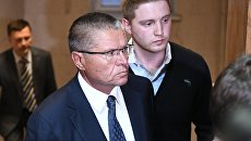 Министр экономического развития РФ Алексей Улюкаев в здании Басманного суда города Москвы Министр экономического развития РФ Алексей Улюкаев в здании Басманного суда города Москвы