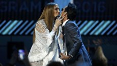 Дженнифер Лопес и Марк Энтони на 17-й ежегодной Latin Grammy Awards в Лас-Вегасе, США Дженнифер Лопес и Марк Энтони на 17-й ежегодной Latin Grammy Awards в Лас-Вегасе, США