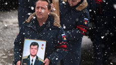 Военнослужащие ВВС России во время похорон летчика Олега Пешкова, погибшего в Сирии Военнослужащие ВВС России во время похорон летчика Олега Пешкова, погибшего в Сирии