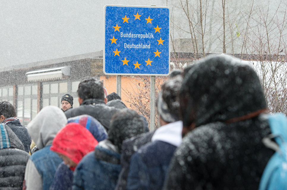 Зачем Меркель впустила беженцев в страну: за что канцлера ФРГ обвиняют в госизмене
