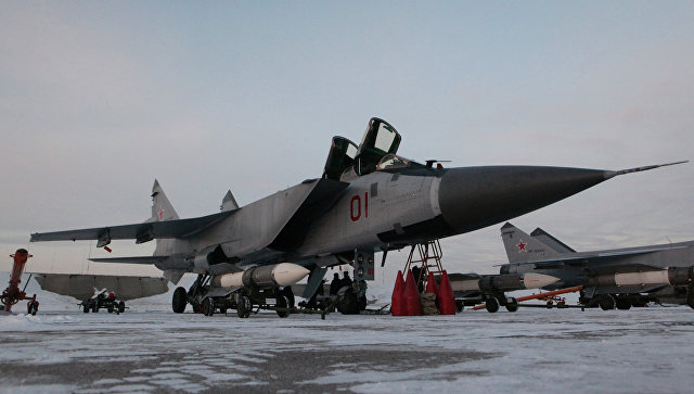 Российские МиГ-31БМ отработали перехват условного нарушителя границы